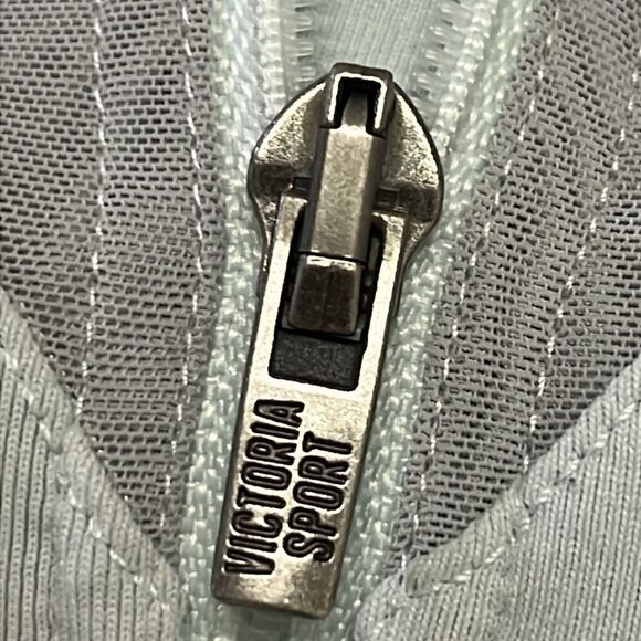 Knockout by Victoria Sport Pale Green/Gray Double Closure Razorback Bra-34C - Picture 15 of 16